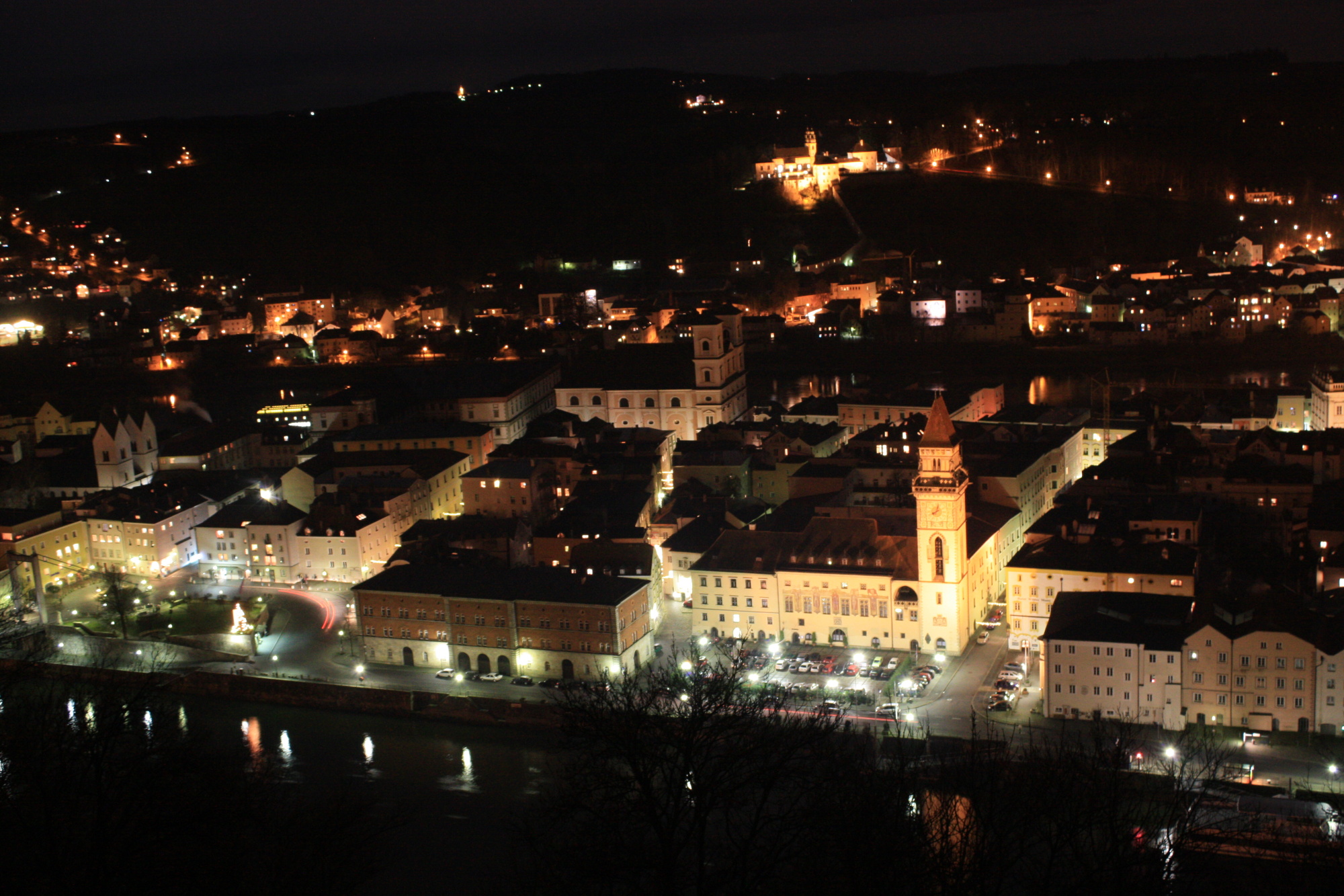 Stará  radnice a klášter.jpg